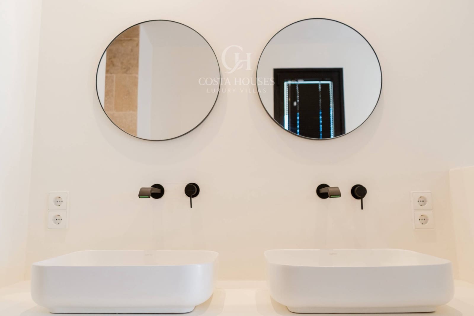 4 makuuhuone Huvila myytävänä paikassa Benissa mukana uima-altaan 
autotalli - 3 450 000 € (Ref: 9262532)