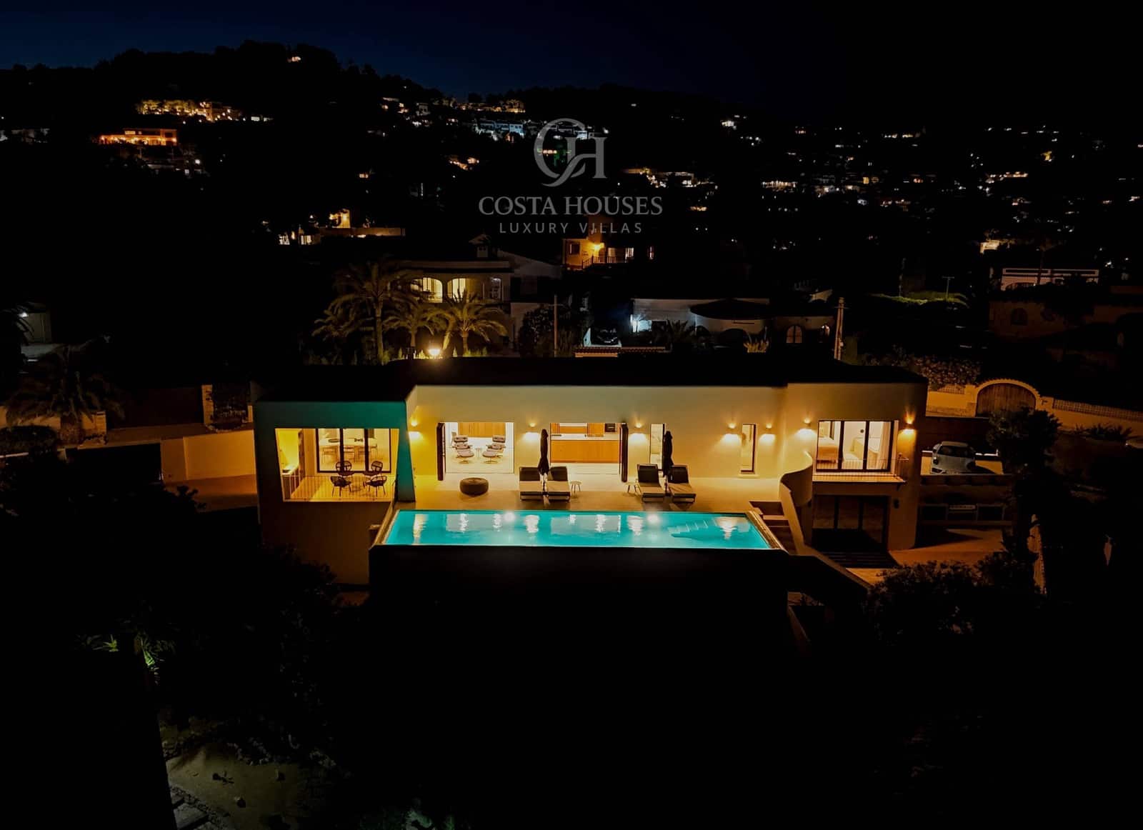 4 makuuhuone Huvila myytävänä paikassa Benissa mukana uima-altaan 
autotalli - 3 450 000 € (Ref: 9262532)