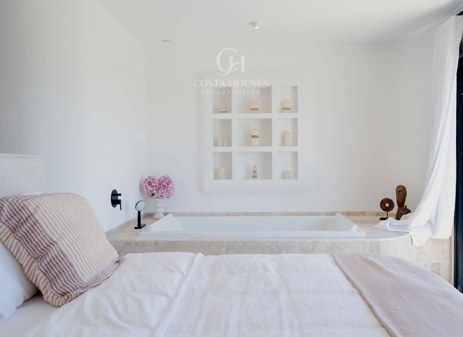 4 makuuhuone Huvila myytävänä paikassa Benissa mukana uima-altaan 
autotalli - 3 450 000 € (Ref: 9262532)