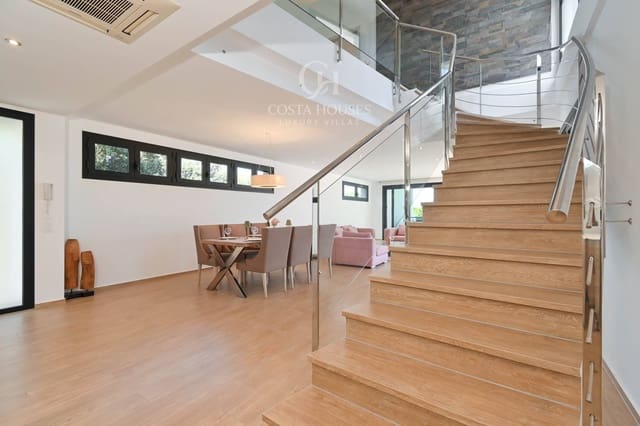 4 soveværelse Villa til salg i Moraira, Teulada-Moraira med swimmingpool garage - € 1.800.000 (Ref: 9265824)