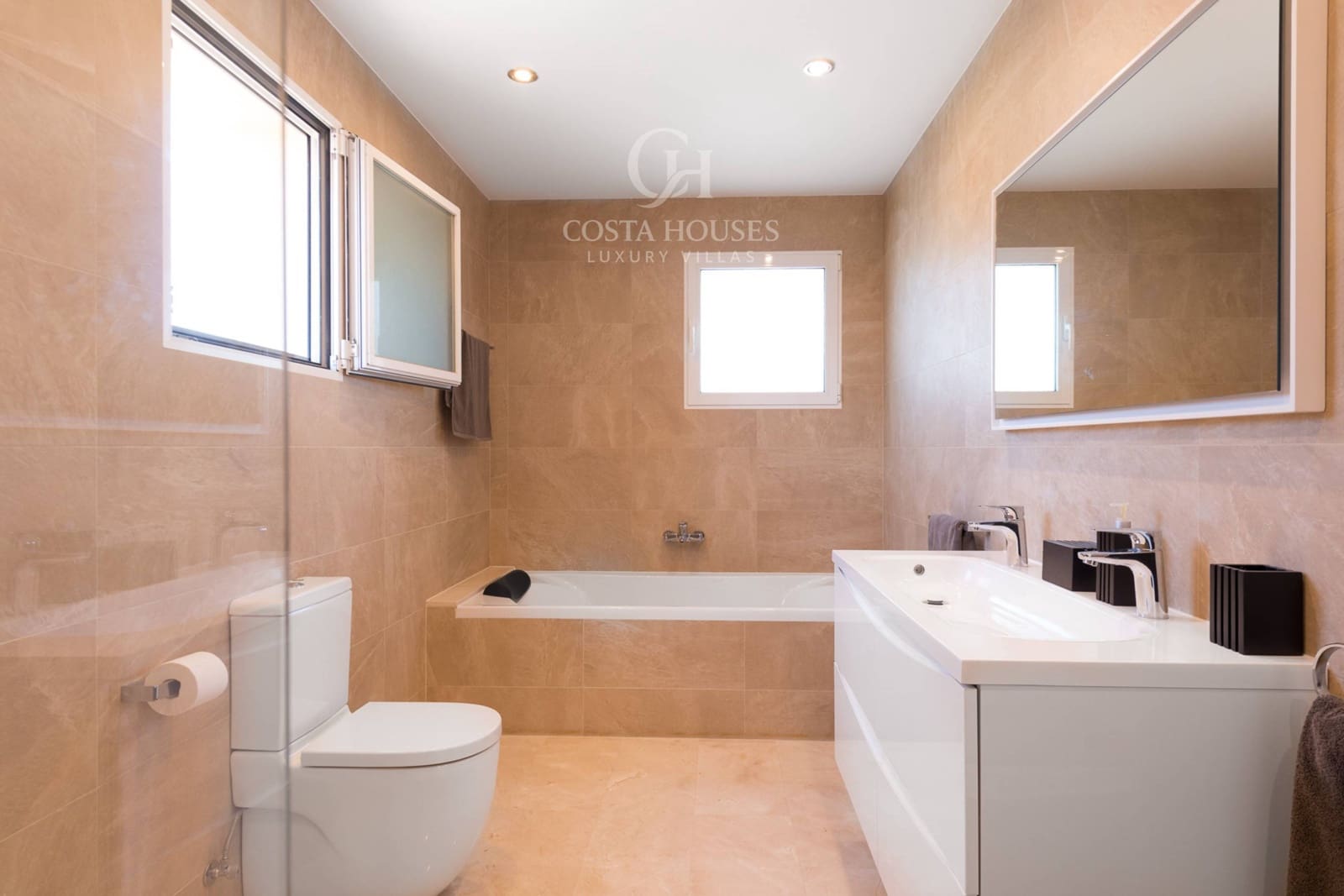 4 bedroom Villa for sale in Javea / Xabia with garage - € 1,475,000 (Ref: 9282136)