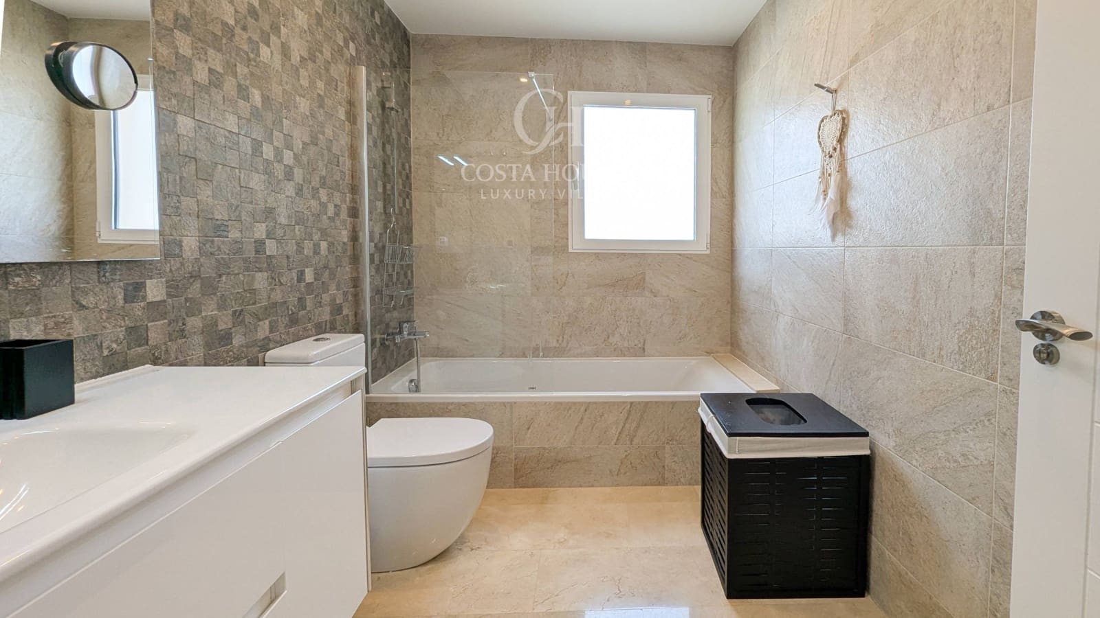 4 bedroom Villa for sale in Javea / Xabia with garage - € 1,475,000 (Ref: 9282136)