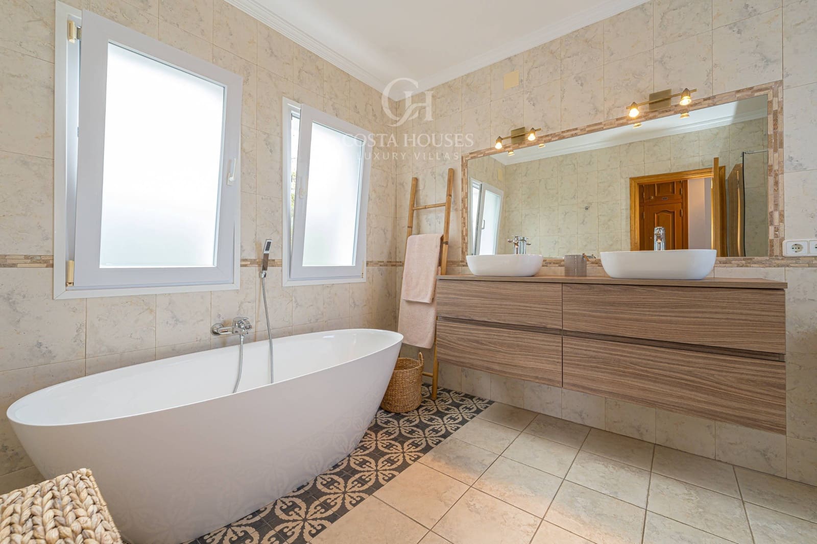 4 soveværelse Villa til salg i Javea / Xabia med swimmingpool - € 1.675.000 (Ref: 9378982)