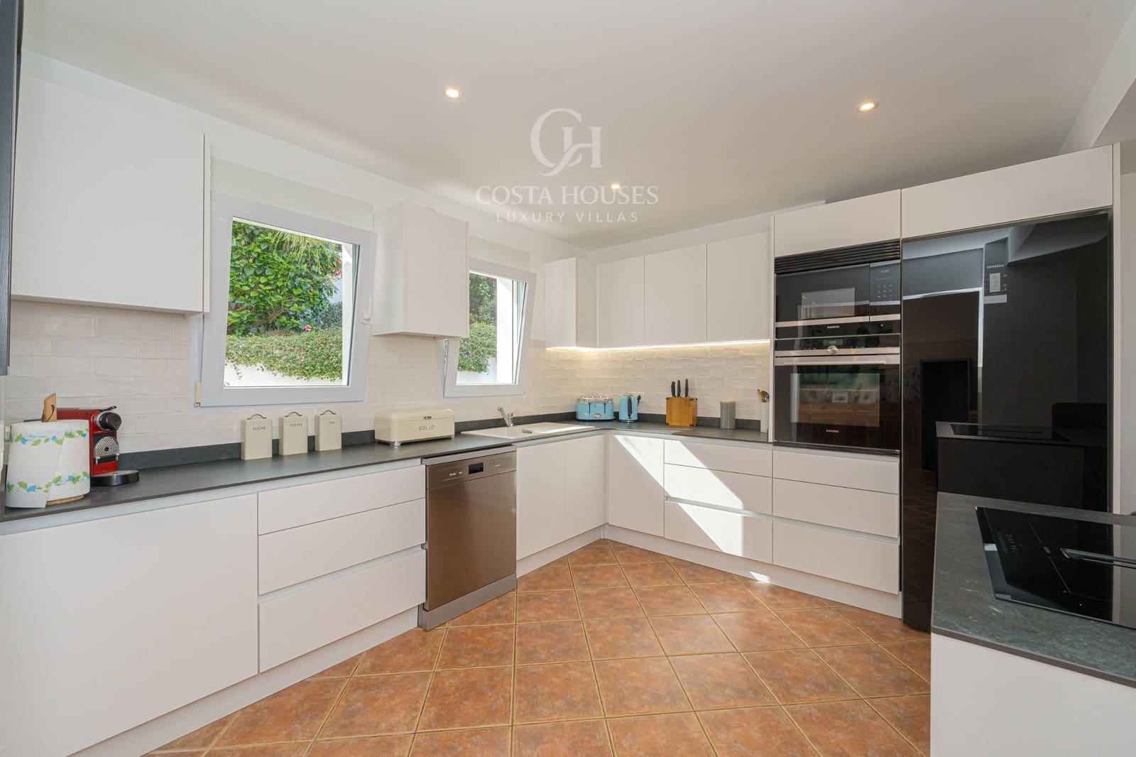 4 soveværelse Villa til salg i Javea / Xabia med swimmingpool - € 1.675.000 (Ref: 9378982)