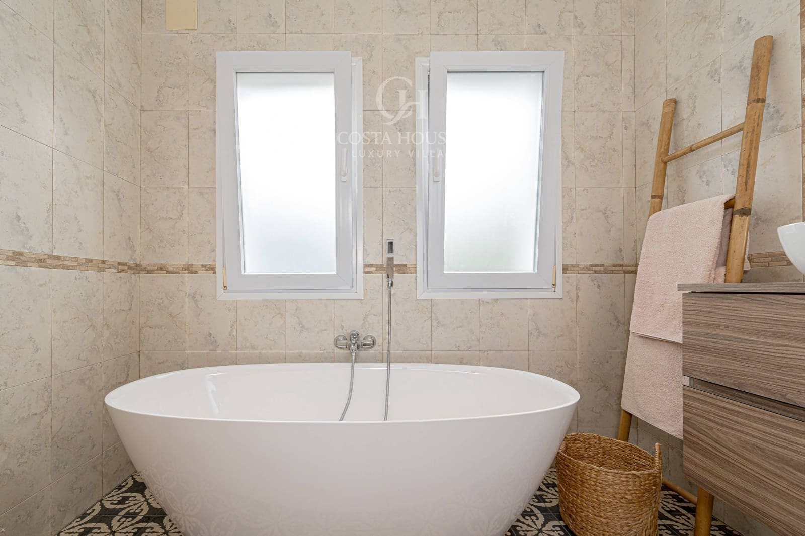 4 soveværelse Villa til salg i Javea / Xabia med swimmingpool - € 1.675.000 (Ref: 9378982)