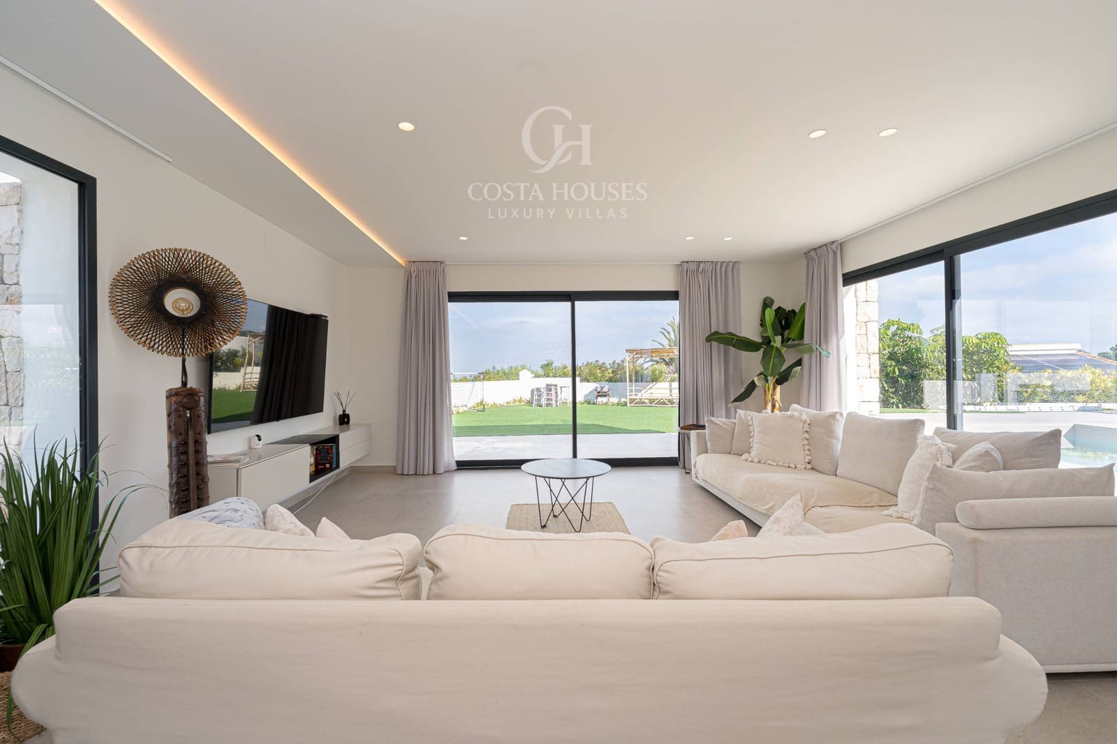 4 bedroom Villa for sale in Denia with pool garage - € 1,795,000 (Ref: 9481175)