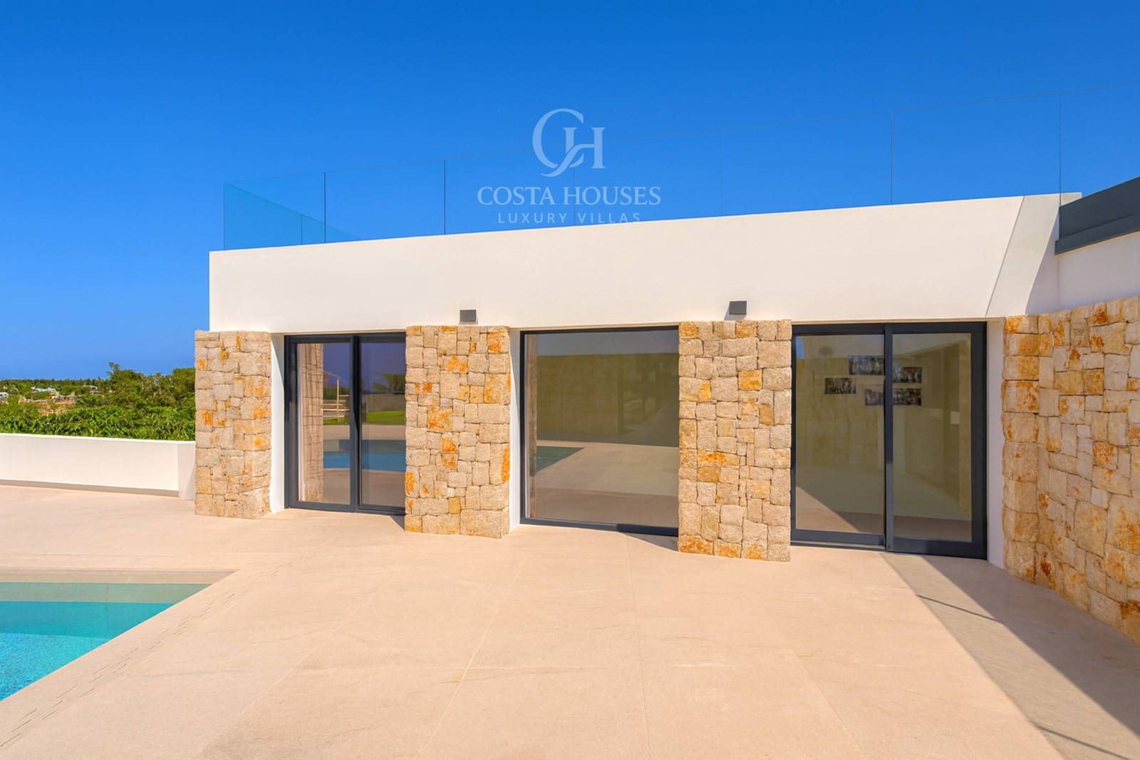 4 bedroom Villa for sale in Denia with pool garage - € 1,795,000 (Ref: 9481175)