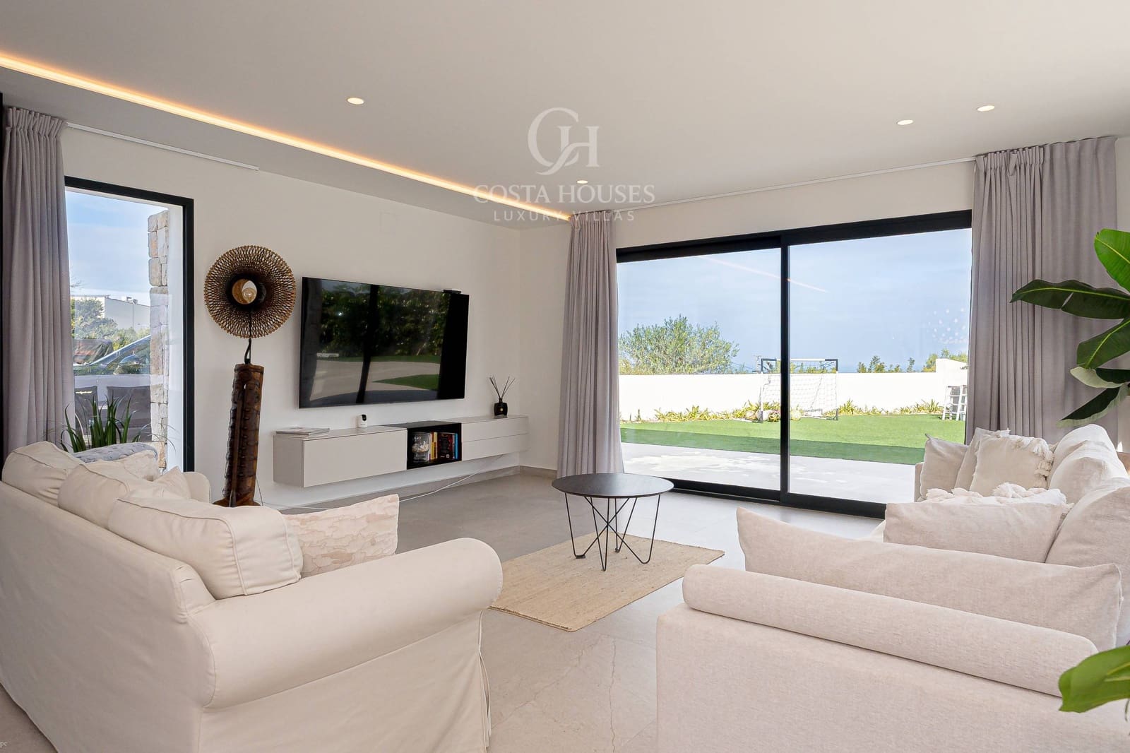 4 bedroom Villa for sale in Denia with pool garage - € 1,795,000 (Ref: 9481175)