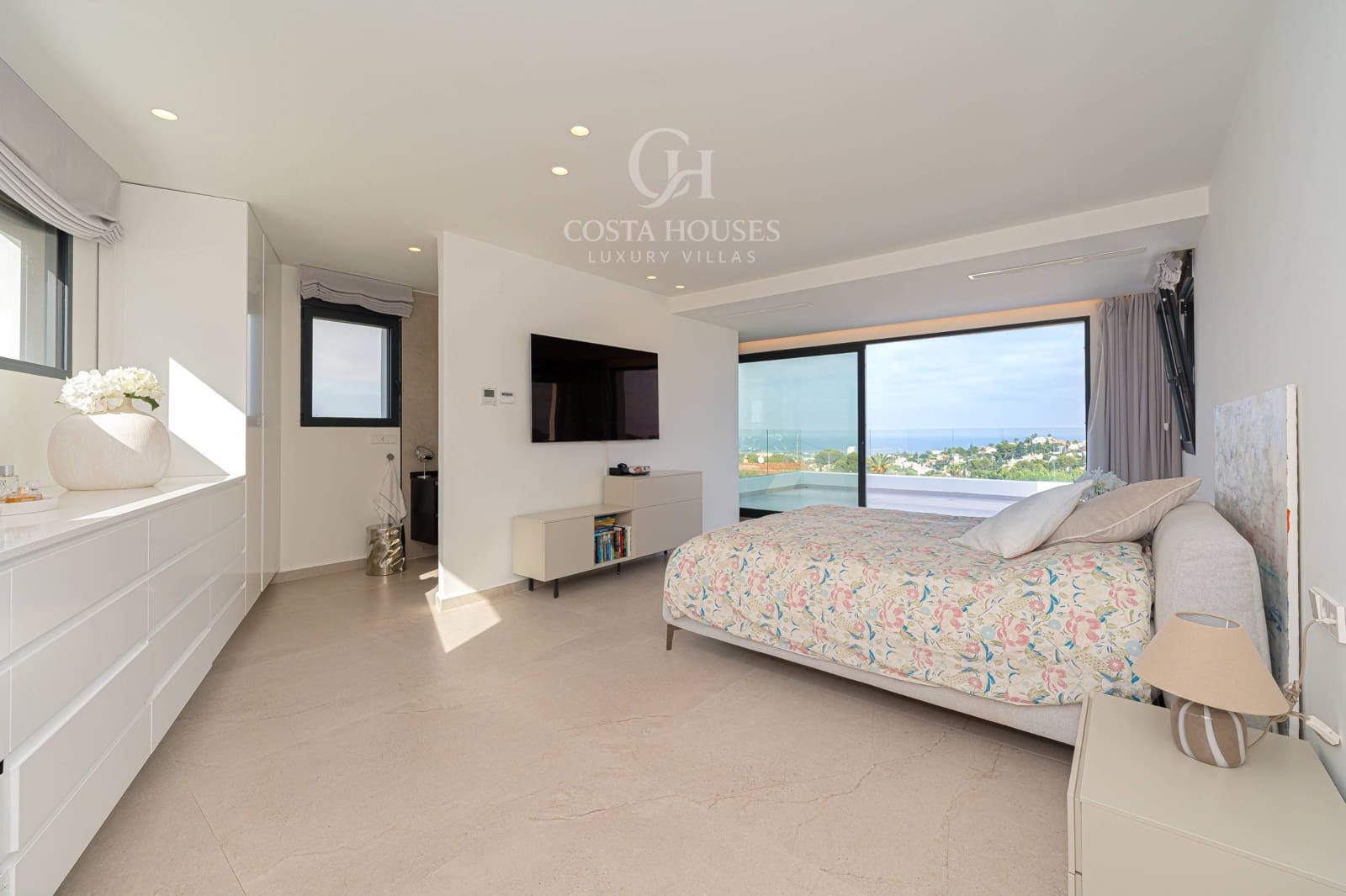 4 bedroom Villa for sale in Denia with pool garage - € 1,795,000 (Ref: 9481175)