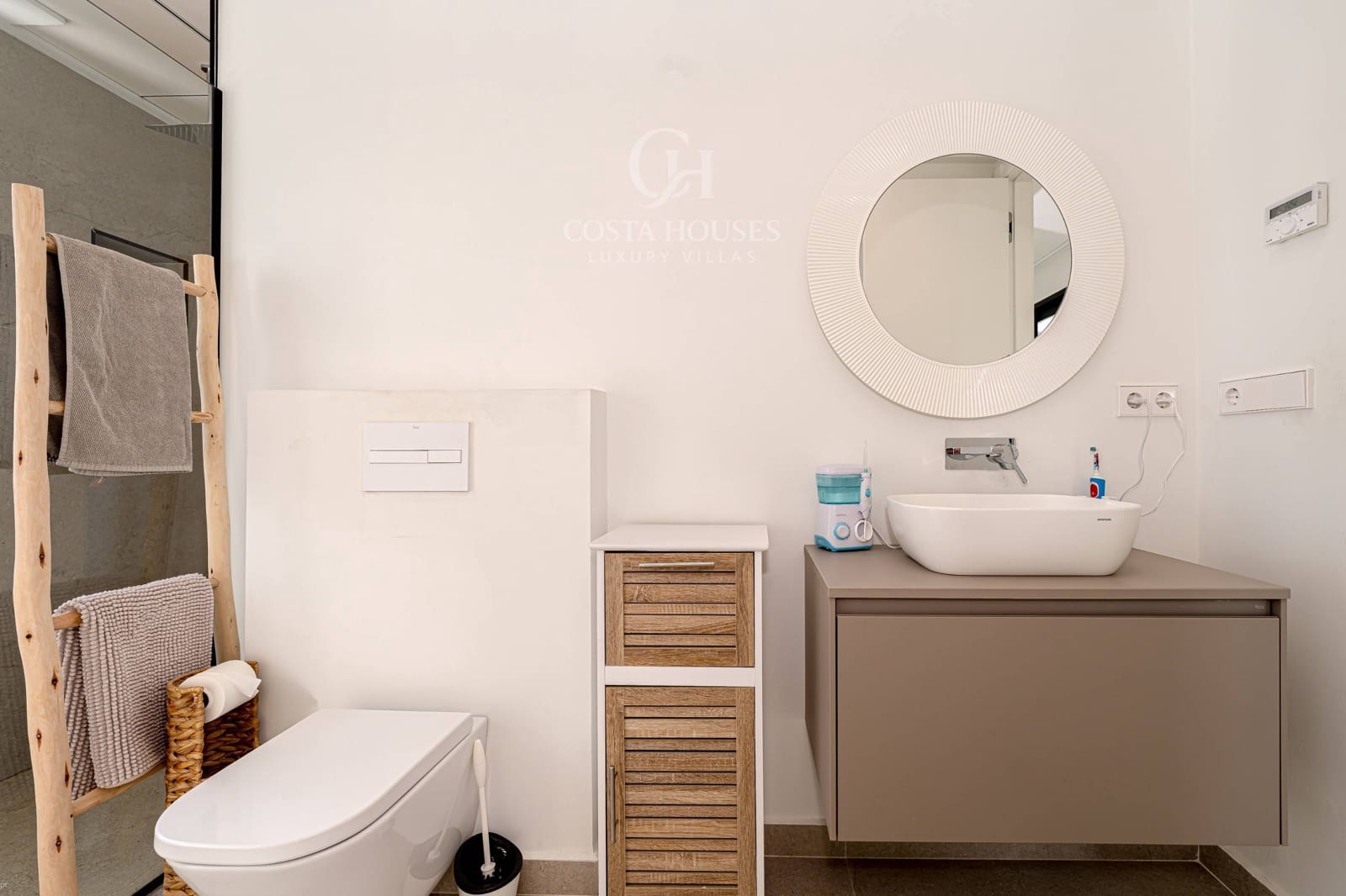 4 bedroom Villa for sale in Denia with pool garage - € 1,795,000 (Ref: 9481175)