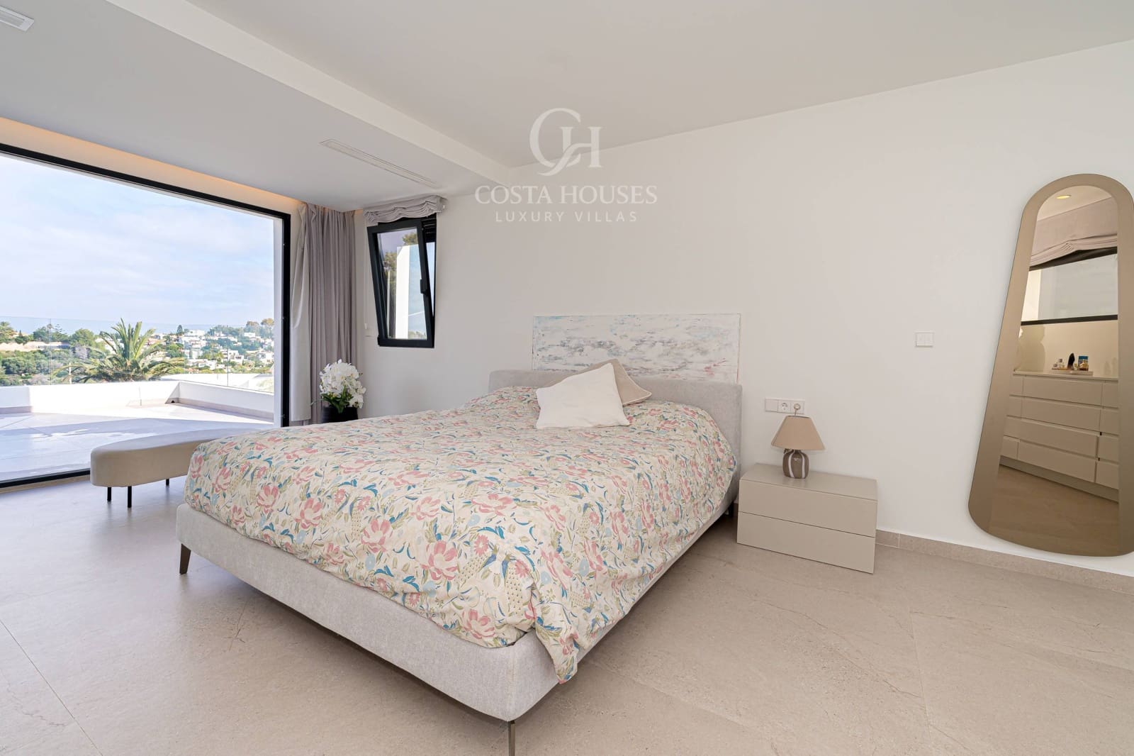 4 bedroom Villa for sale in Denia with pool garage - € 1,795,000 (Ref: 9481175)