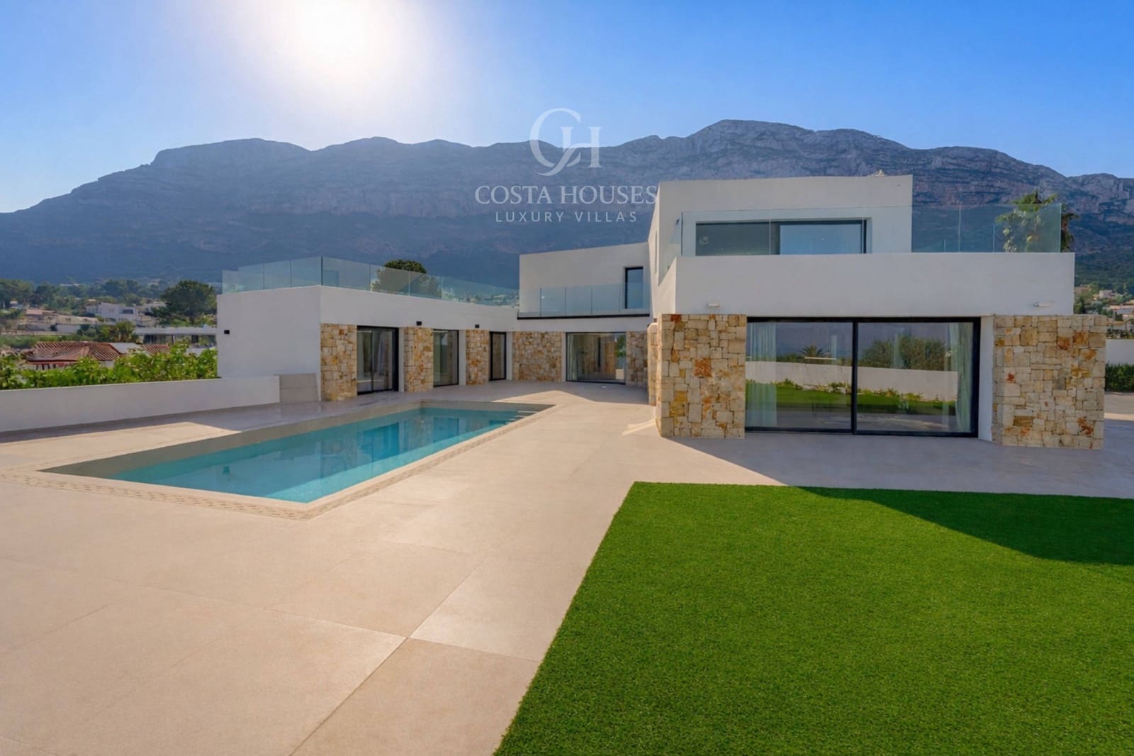 Chalet de 4 habitaciones en Dénia en venta con piscina garaje - 1.650.000 € (Ref: 9481175)