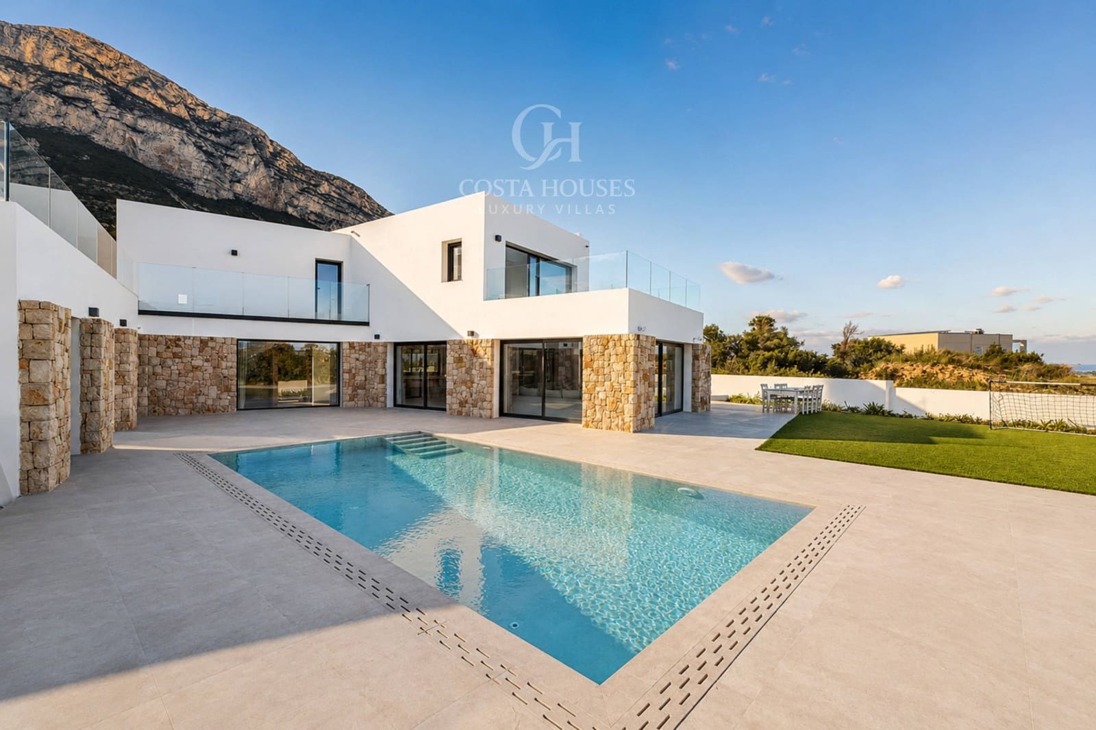 Chalet de 4 habitaciones en Dénia en venta con piscina garaje - 1.650.000 € (Ref: 9481175)