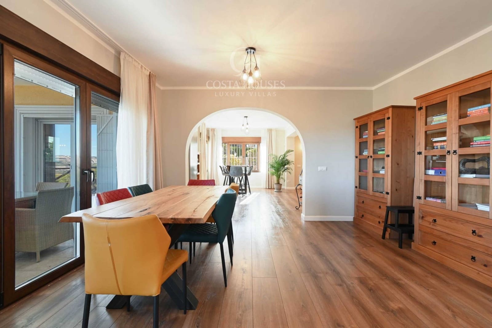 4 makuuhuone Huvila myytävänä paikassa Adsubia mukana uima-altaan 
autotalli - 1 495 000 € (Ref: 9639482)