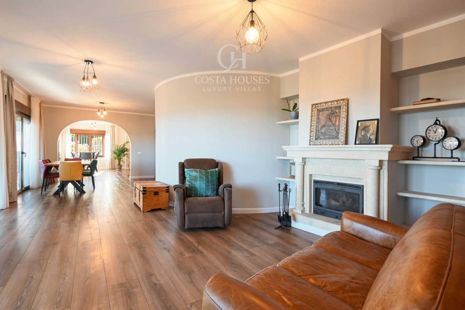 4 makuuhuone Huvila myytävänä paikassa Adsubia mukana uima-altaan 
autotalli - 1 495 000 € (Ref: 9639482)