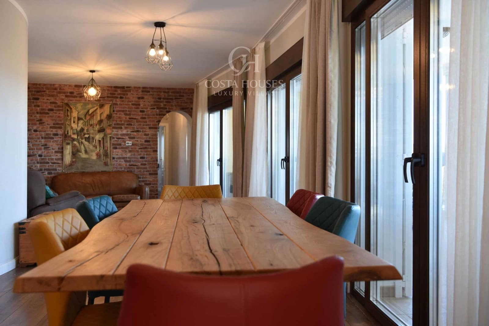 4 makuuhuone Huvila myytävänä paikassa Adsubia mukana uima-altaan 
autotalli - 1 495 000 € (Ref: 9639482)