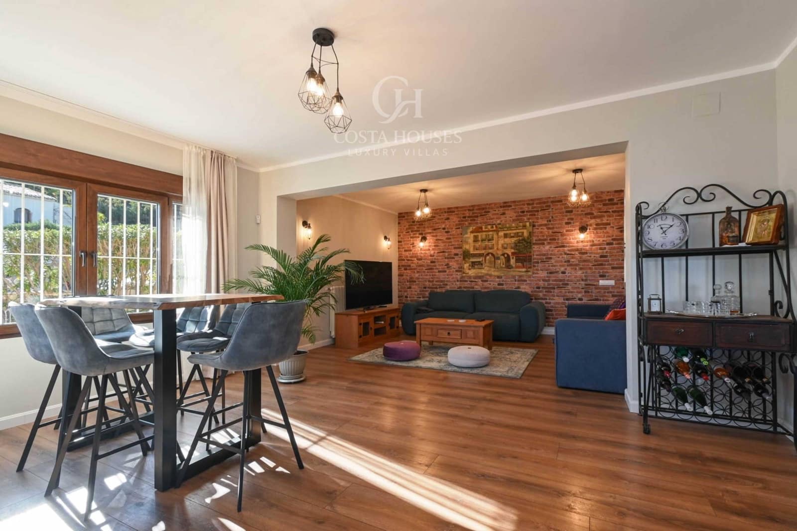 4 makuuhuone Huvila myytävänä paikassa Adsubia mukana uima-altaan 
autotalli - 1 495 000 € (Ref: 9639482)