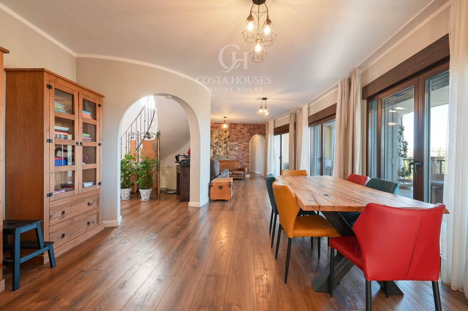 4 makuuhuone Huvila myytävänä paikassa Adsubia mukana uima-altaan 
autotalli - 1 495 000 € (Ref: 9639482)