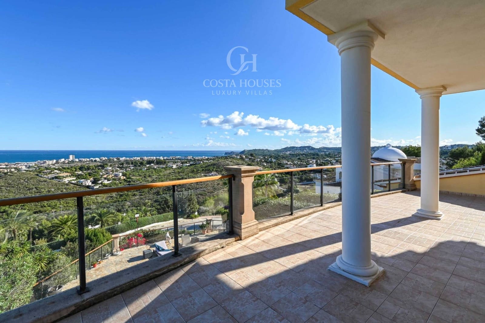 4 makuuhuone Huvila myytävänä paikassa Adsubia mukana uima-altaan 
autotalli - 1 495 000 € (Ref: 9639482)