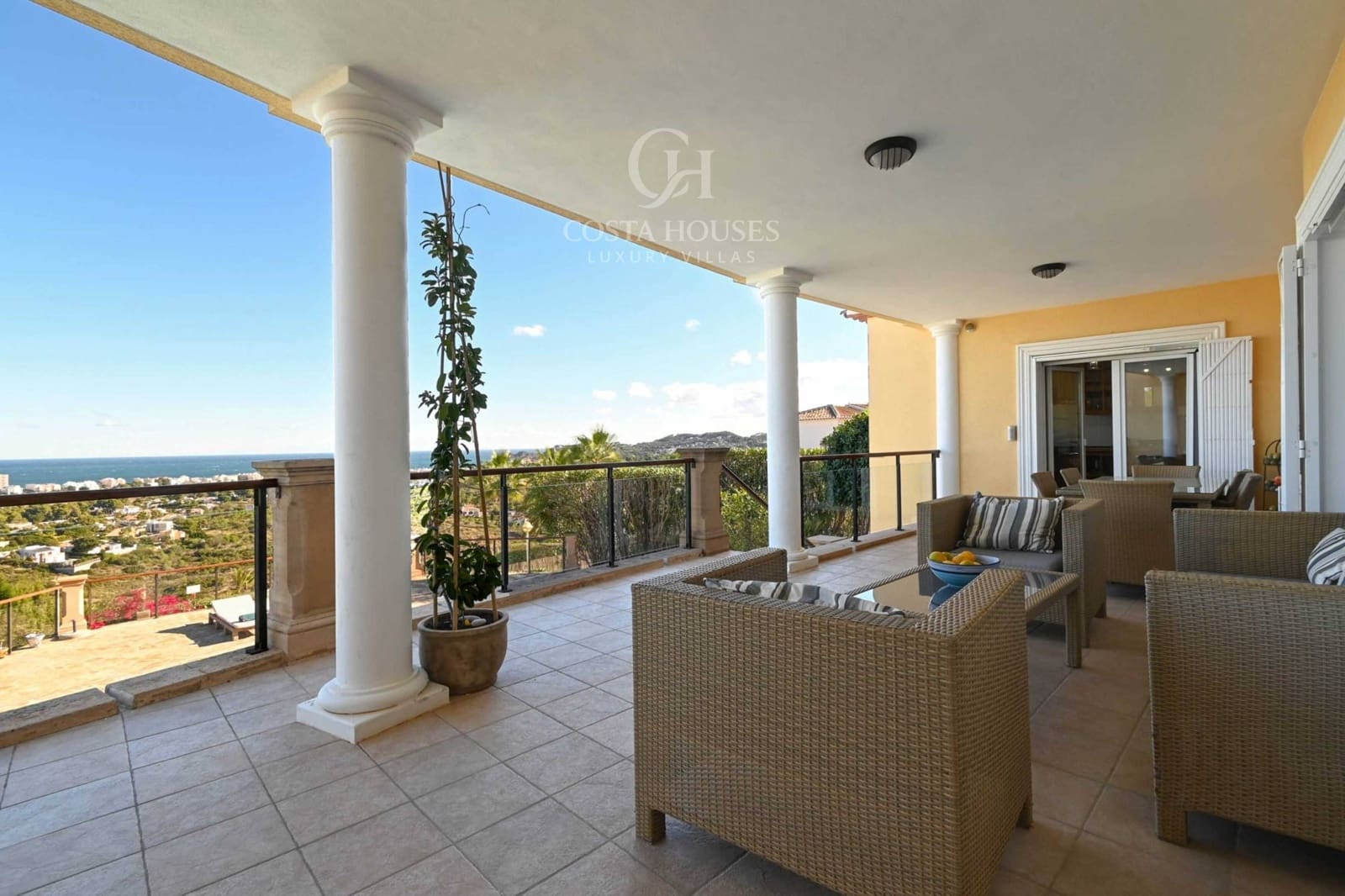 4 makuuhuone Huvila myytävänä paikassa Adsubia mukana uima-altaan 
autotalli - 1 495 000 € (Ref: 9639482)