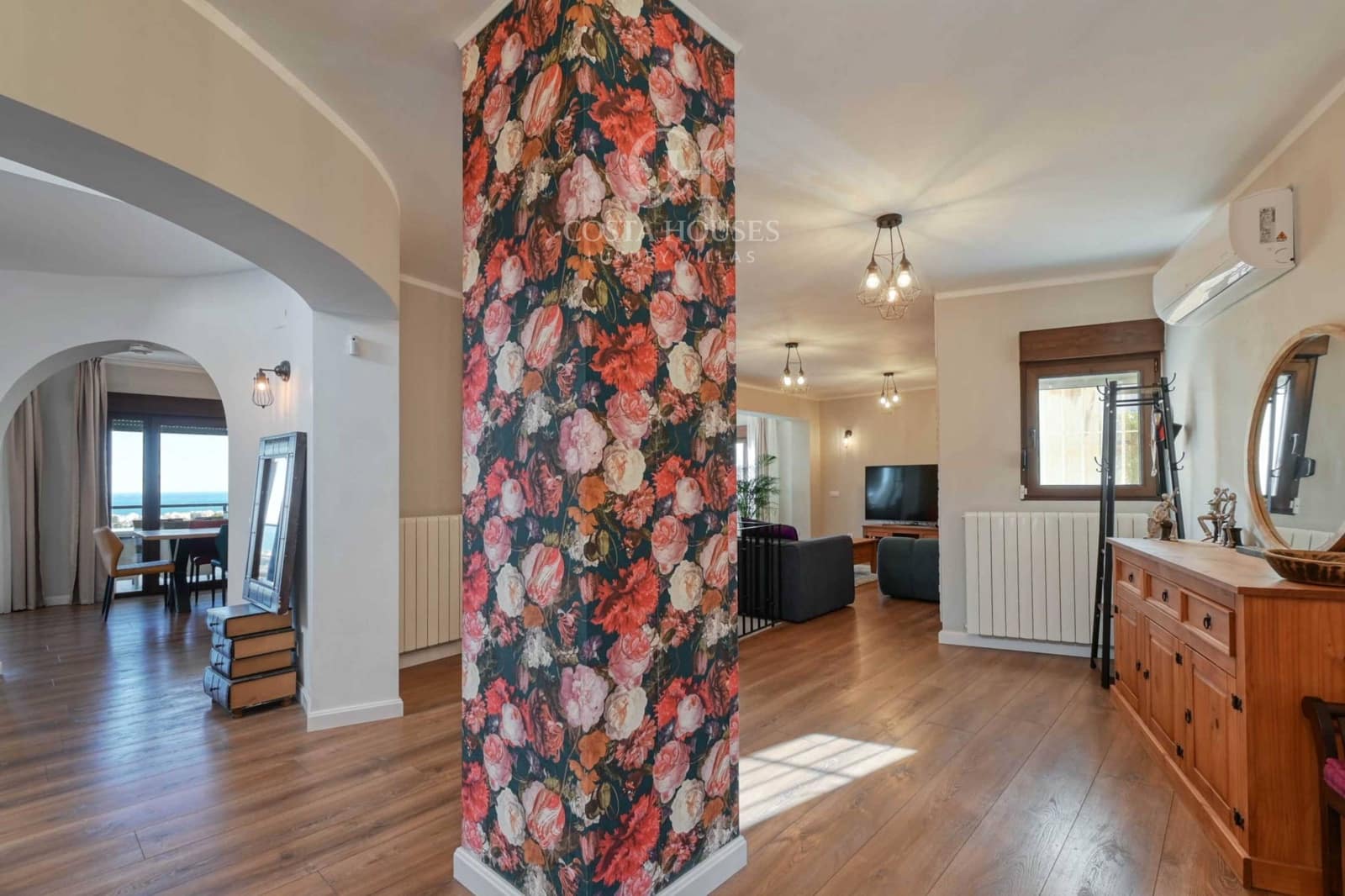 4 makuuhuone Huvila myytävänä paikassa Adsubia mukana uima-altaan 
autotalli - 1 495 000 € (Ref: 9639482)