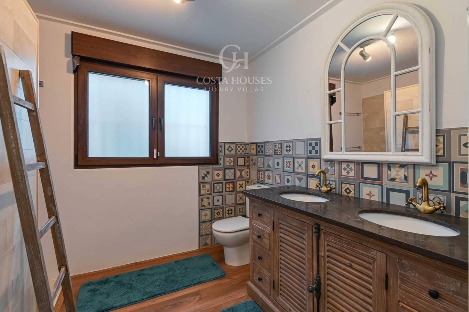 4 makuuhuone Huvila myytävänä paikassa Adsubia mukana uima-altaan 
autotalli - 1 495 000 € (Ref: 9639482)