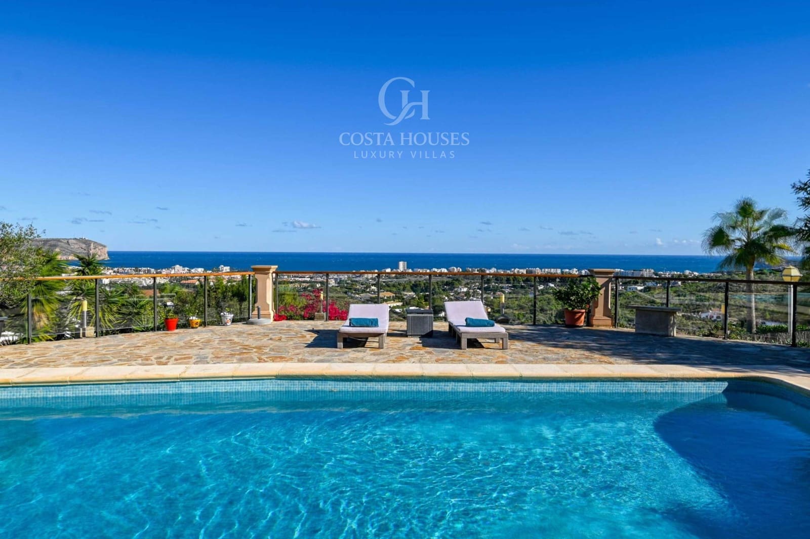 4 makuuhuone Huvila myytävänä paikassa Adsubia mukana uima-altaan 
autotalli - 1 495 000 € (Ref: 9639482)