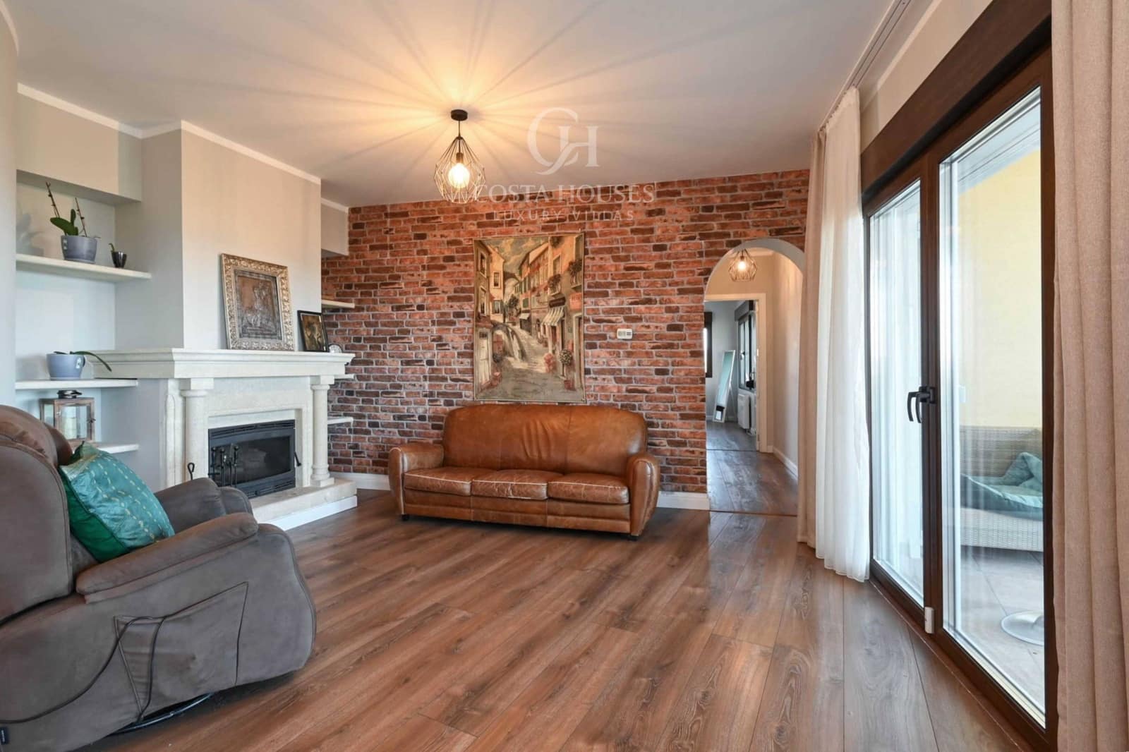 4 makuuhuone Huvila myytävänä paikassa Adsubia mukana uima-altaan 
autotalli - 1 495 000 € (Ref: 9639482)