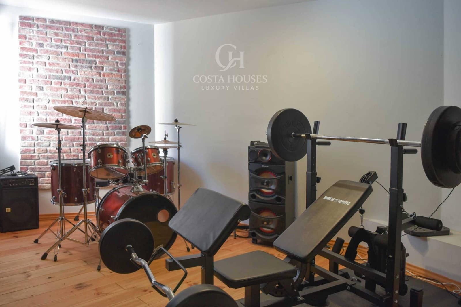 4 makuuhuone Huvila myytävänä paikassa Adsubia mukana uima-altaan 
autotalli - 1 495 000 € (Ref: 9639482)