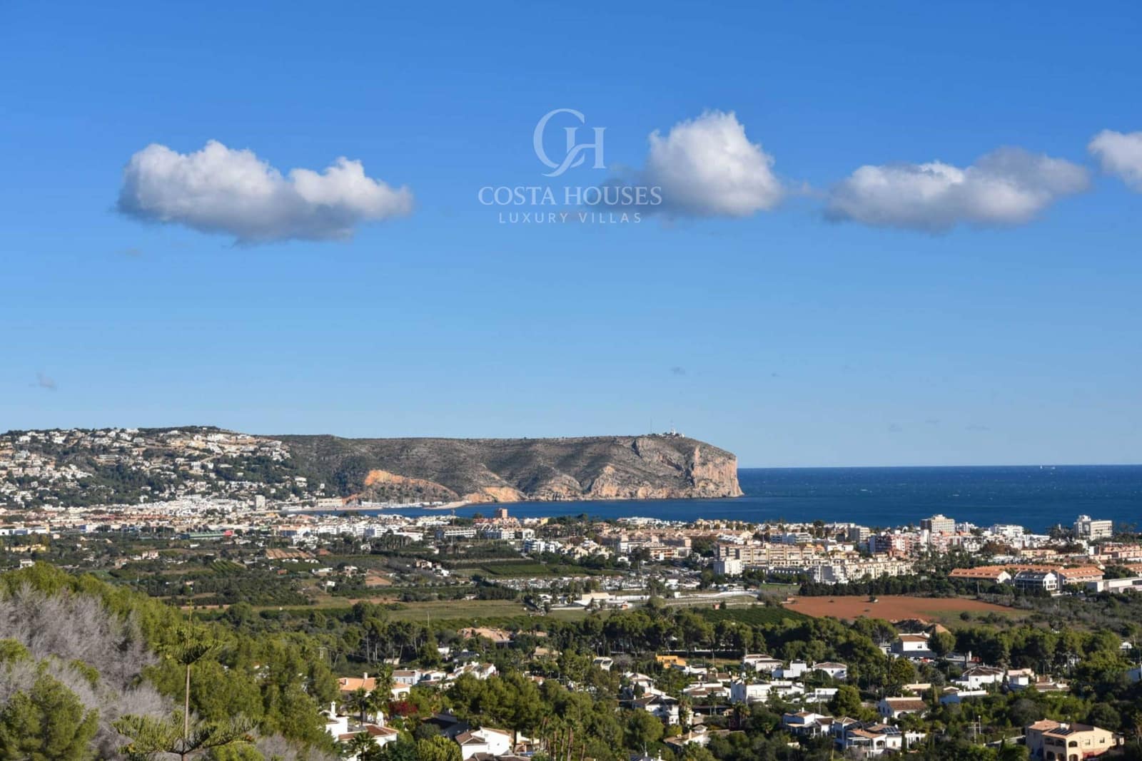 4 makuuhuone Huvila myytävänä paikassa Adsubia mukana uima-altaan 
autotalli - 1 495 000 € (Ref: 9639482)