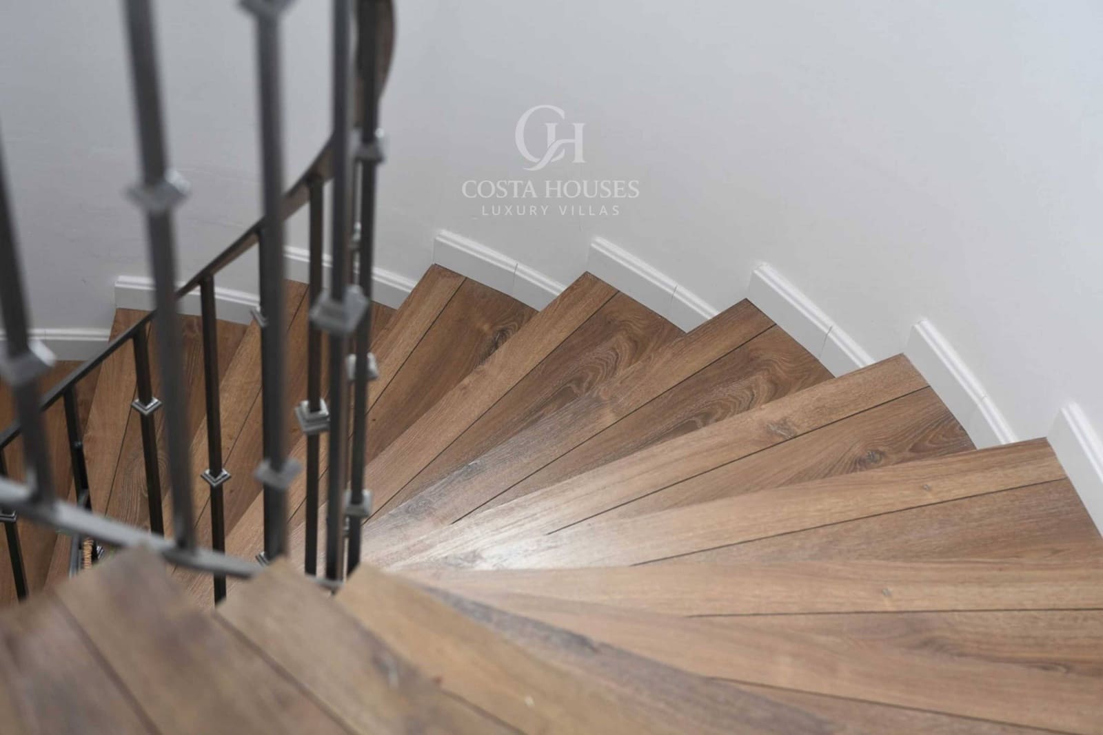 4 makuuhuone Huvila myytävänä paikassa Adsubia mukana uima-altaan 
autotalli - 1 495 000 € (Ref: 9639482)