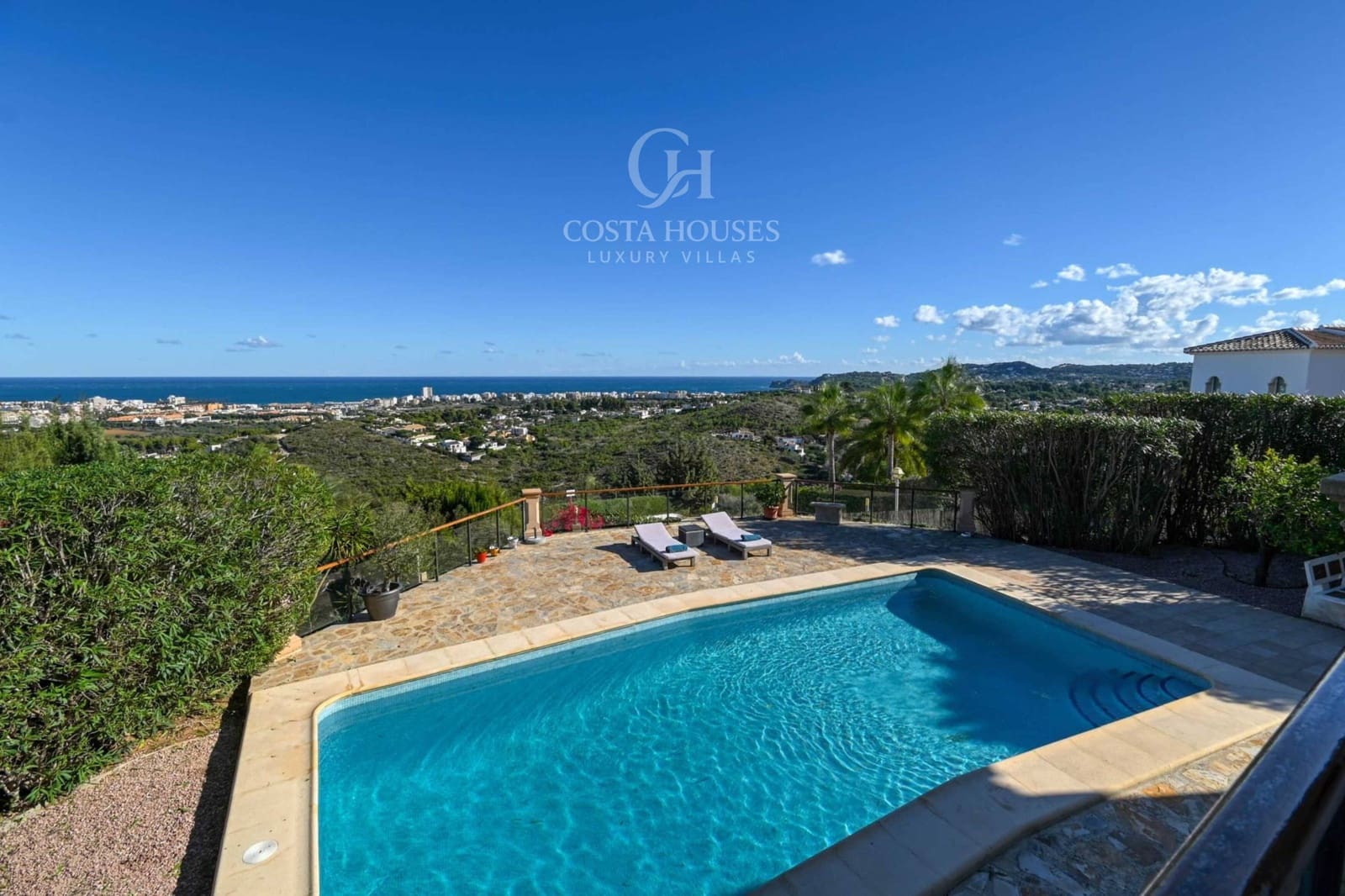 4 makuuhuone Huvila myytävänä paikassa Adsubia mukana uima-altaan 
autotalli - 1 495 000 € (Ref: 9639482)