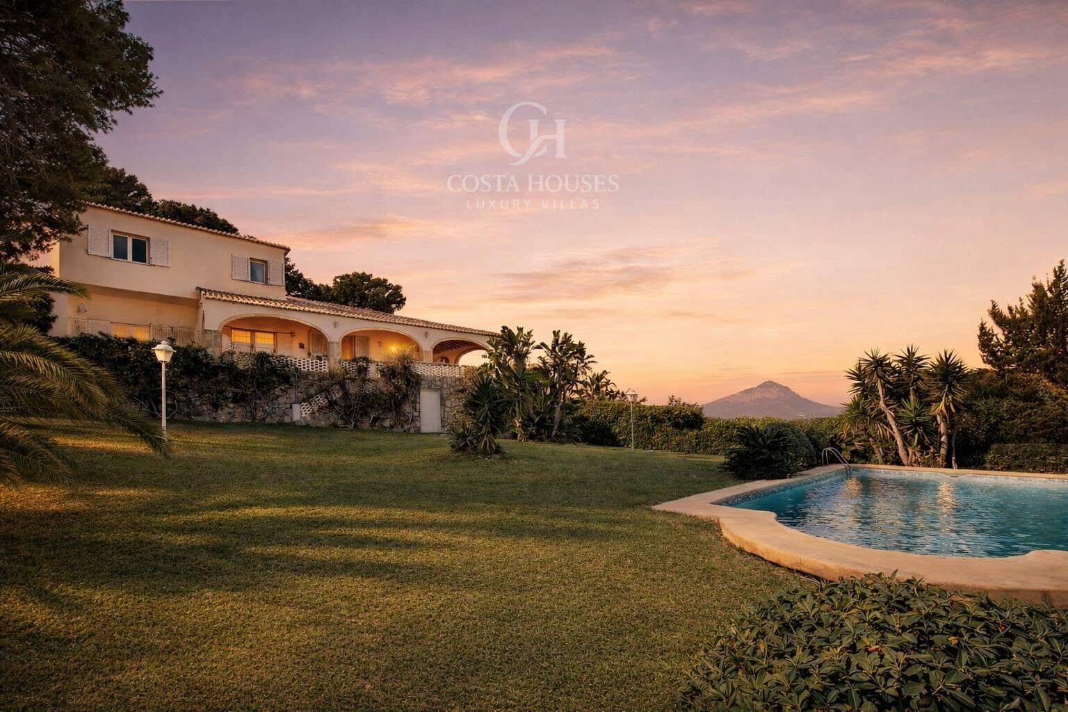 Chalet de 8 habitaciones en Javea / Xàbia en venta con piscina garaje - 2.350.000 € (Ref: 9674169)