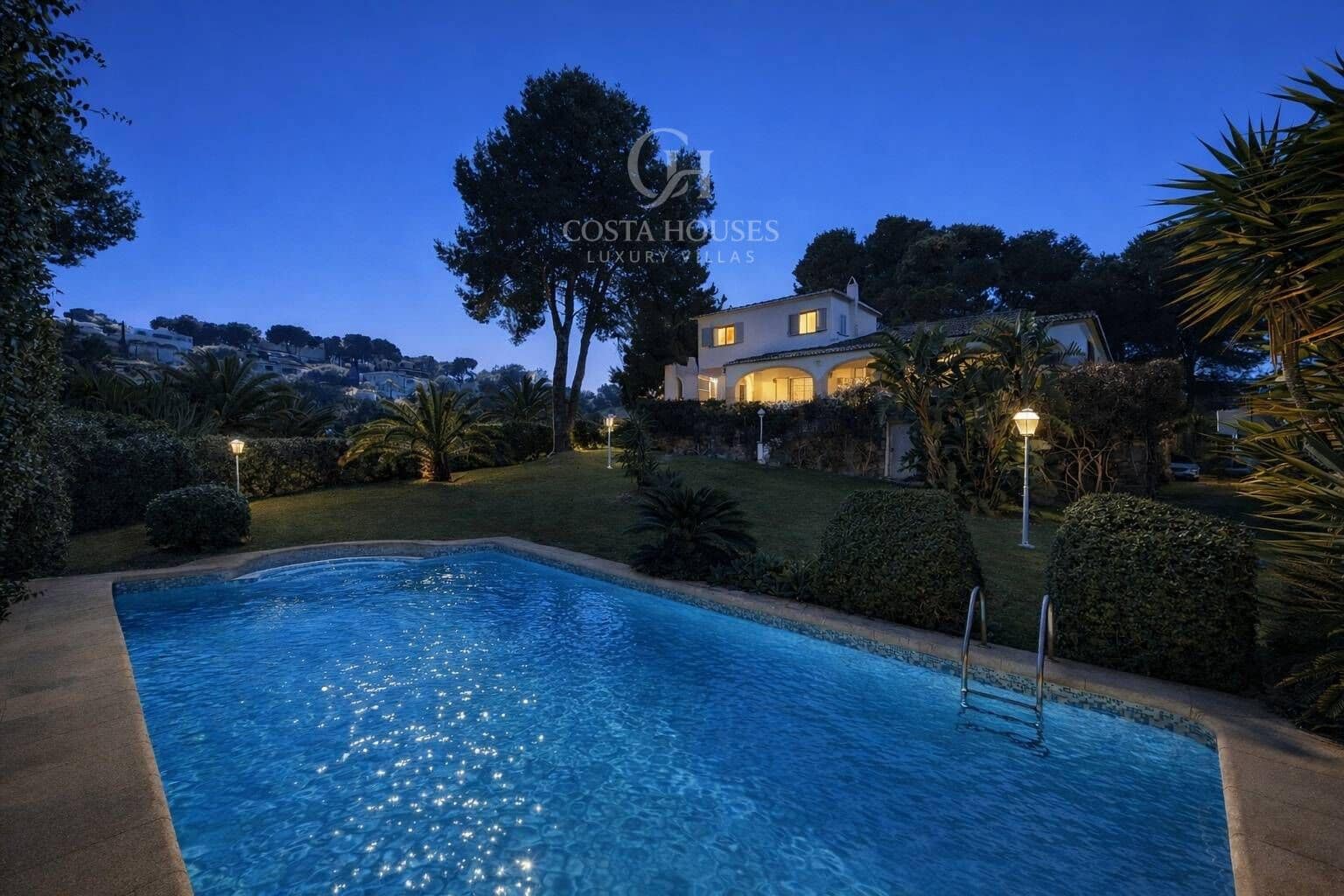 Chalet de 8 habitaciones en Javea / Xàbia en venta con piscina garaje - 2.350.000 € (Ref: 9674169)