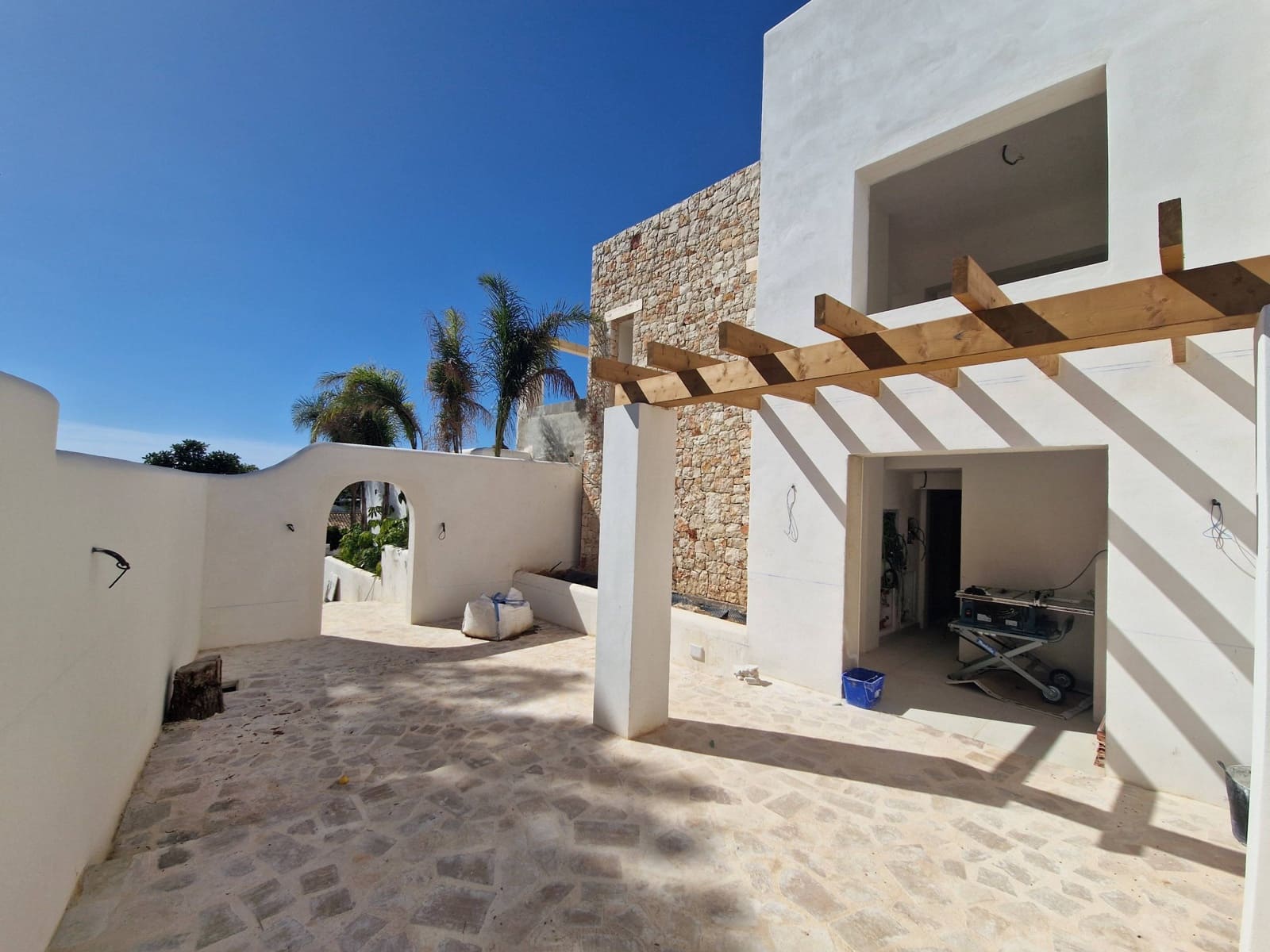 5 bedroom Villa for sale in Moraira with pool garage - € 2,395,000 (Ref: 9719889)