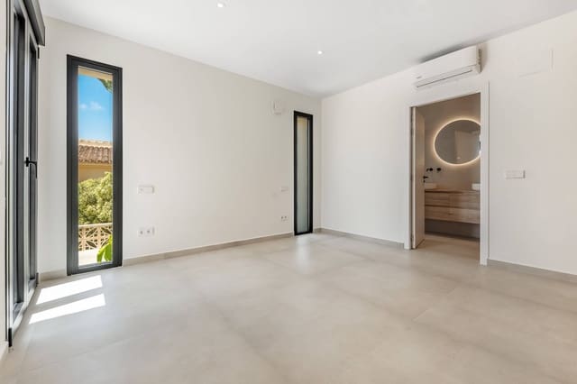 5 bedroom Villa for sale in Moraira, Teulada-Moraira with pool garage - € 2,350,000 (Ref: 9719889)
