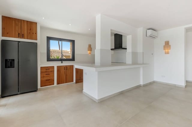 5 bedroom Villa for sale in Moraira, Teulada-Moraira with pool garage - € 2,350,000 (Ref: 9719889)