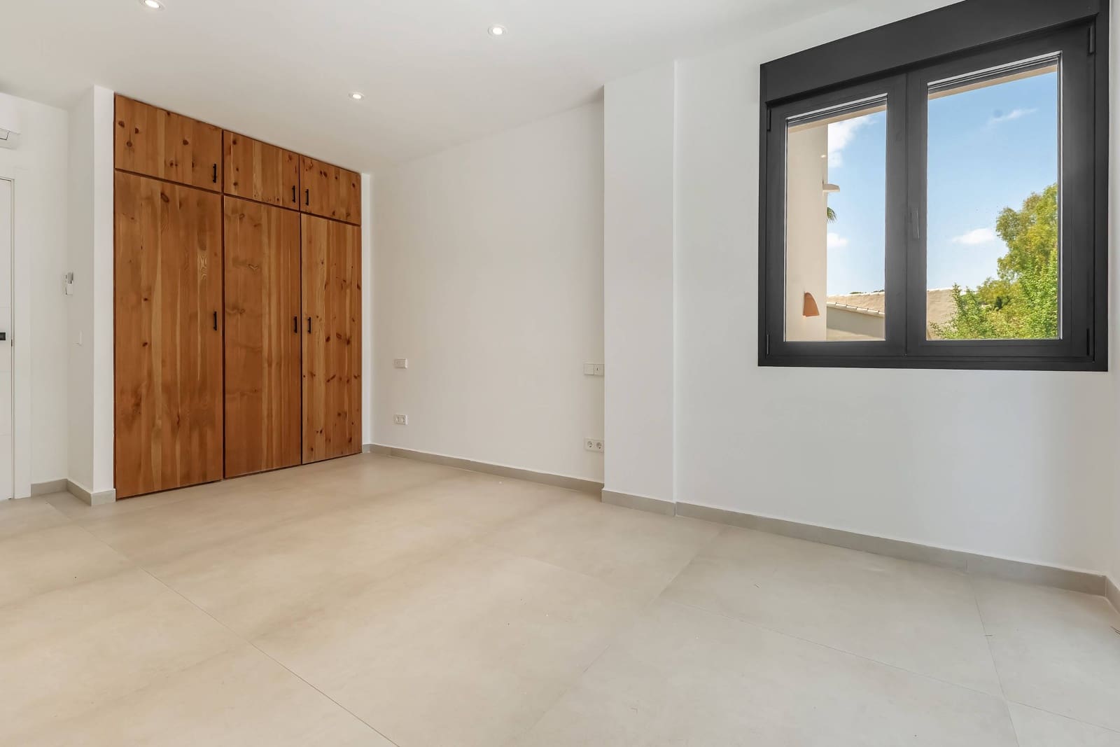 5 bedroom Villa for sale in Moraira with pool garage - € 2,350,000 (Ref: 9719889)