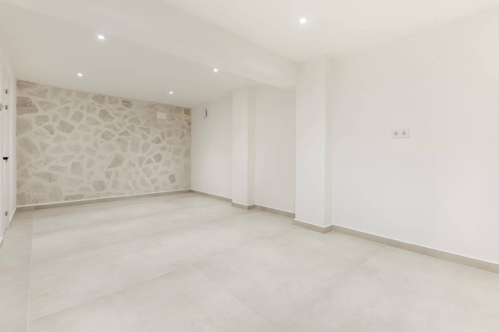 5 bedroom Villa for sale in Moraira with pool garage - € 2,350,000 (Ref: 9719889)