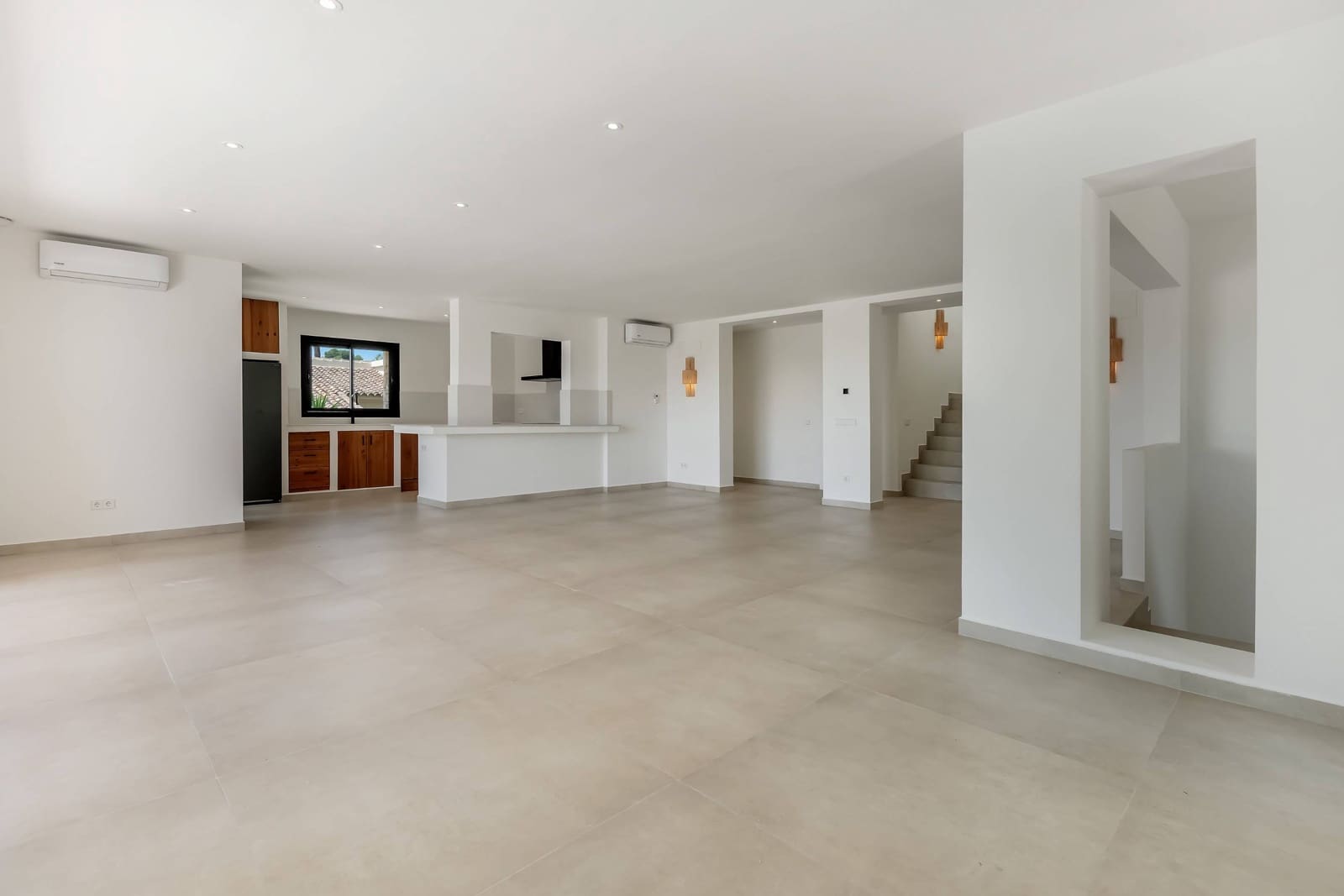 5 bedroom Villa for sale in Moraira with pool garage - € 2,350,000 (Ref: 9719889)