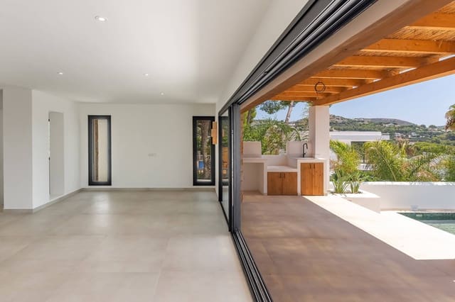 5 bedroom Villa for sale in Moraira, Teulada-Moraira with pool garage - € 2,350,000 (Ref: 9719889)