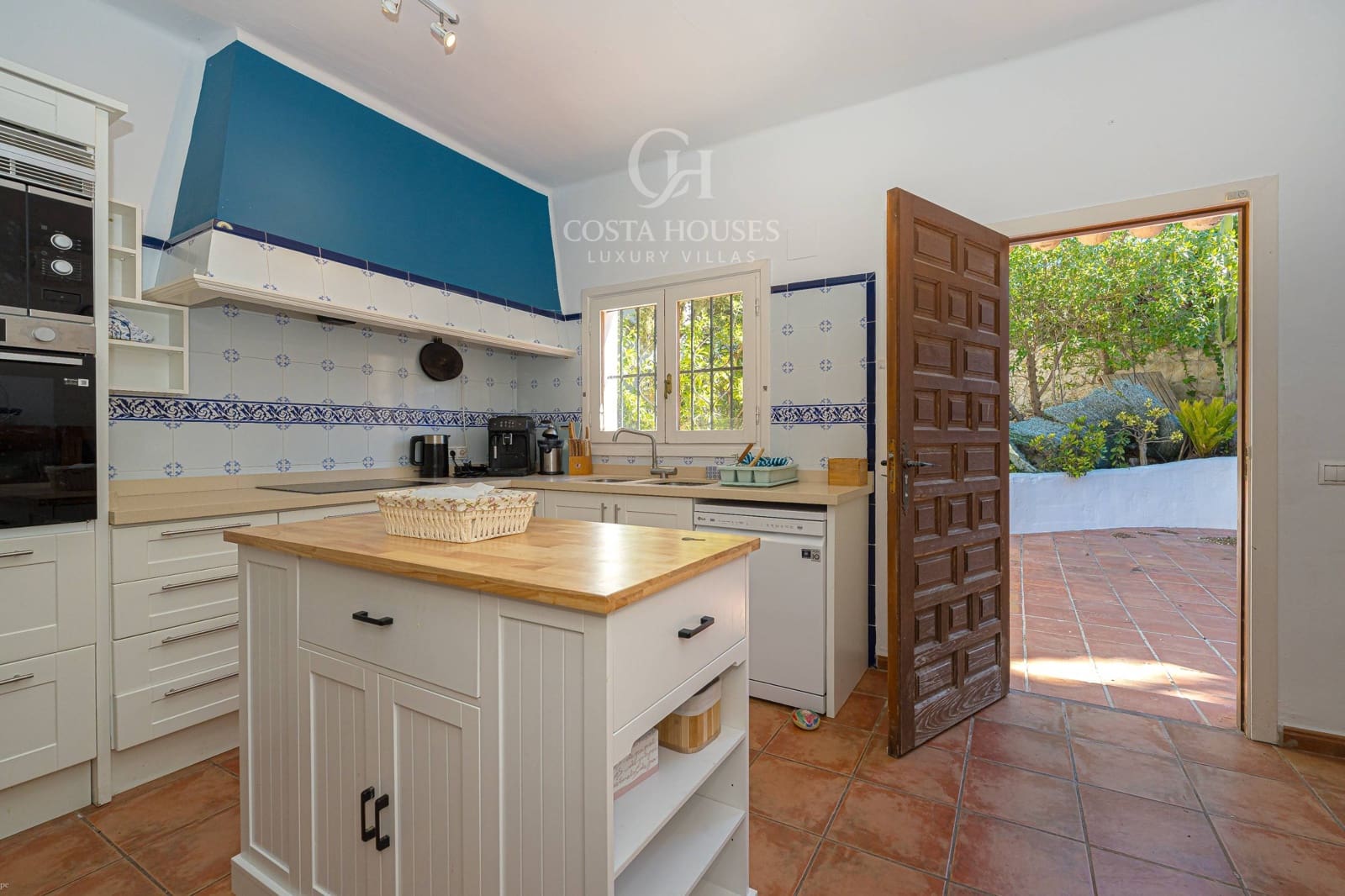 4 bedroom Villa for sale in Moraira with pool garage - € 2,690,000 (Ref: 9741715)