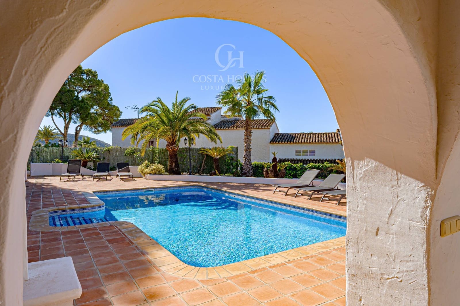 4 bedroom Villa for sale in Moraira with pool garage - € 2,690,000 (Ref: 9741715)