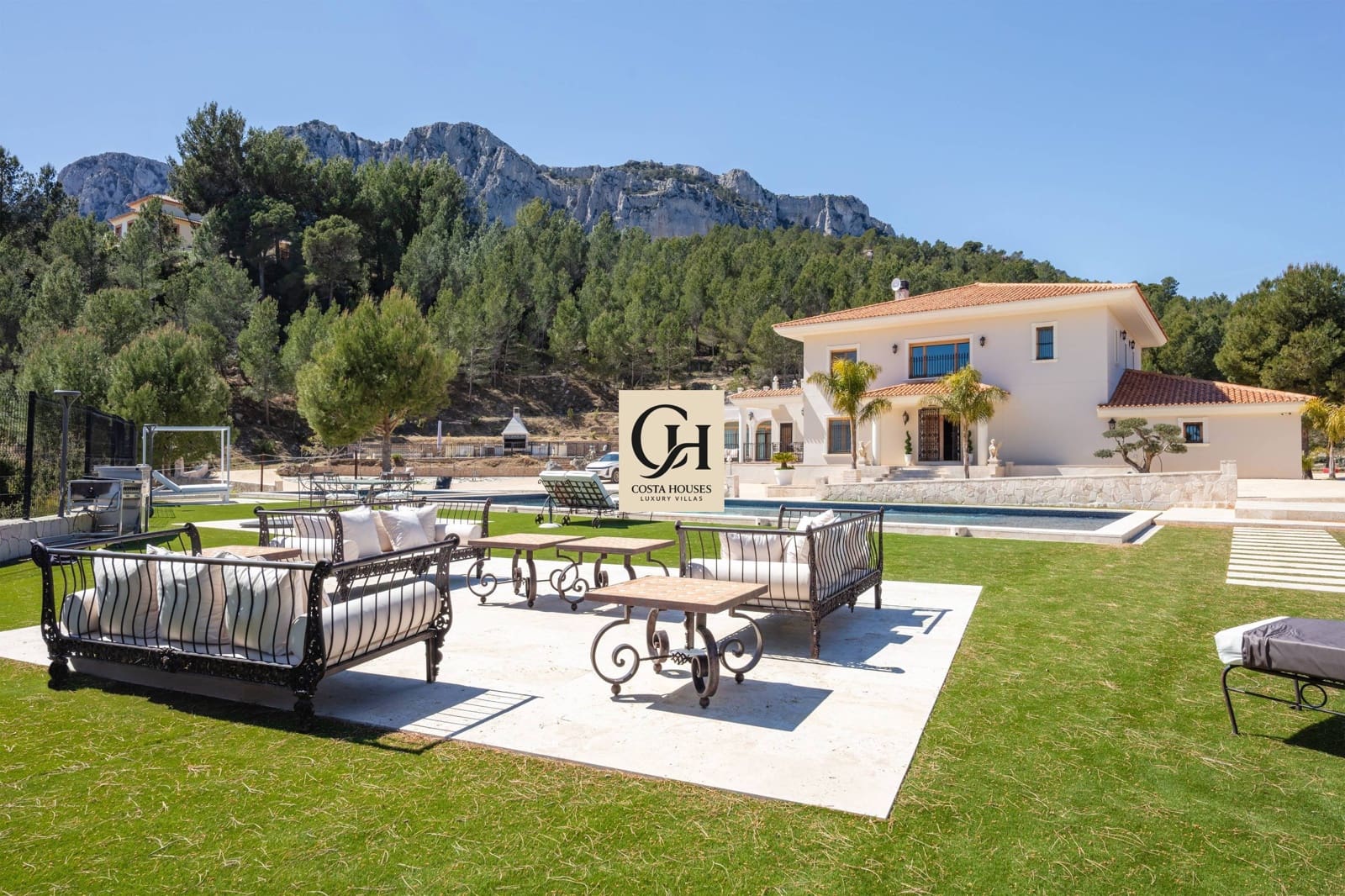 5 bedroom Villa for sale in Benimantell with pool garage - € 2,400,000 (Ref: 9751986)