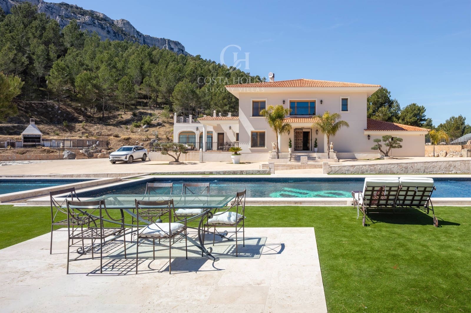 5 bedroom Villa for sale in Benimantell with pool garage - € 2,400,000 (Ref: 9751986)