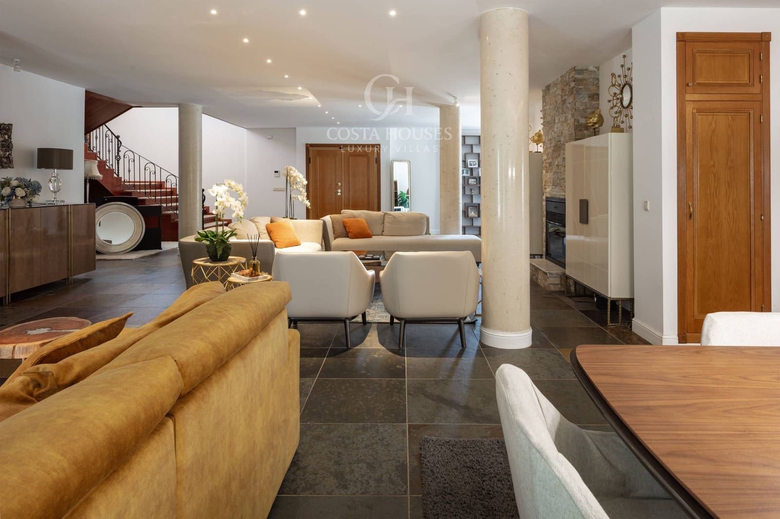 5 bedroom Villa for sale in Benimantell with pool garage - € 2,400,000 (Ref: 9751986)