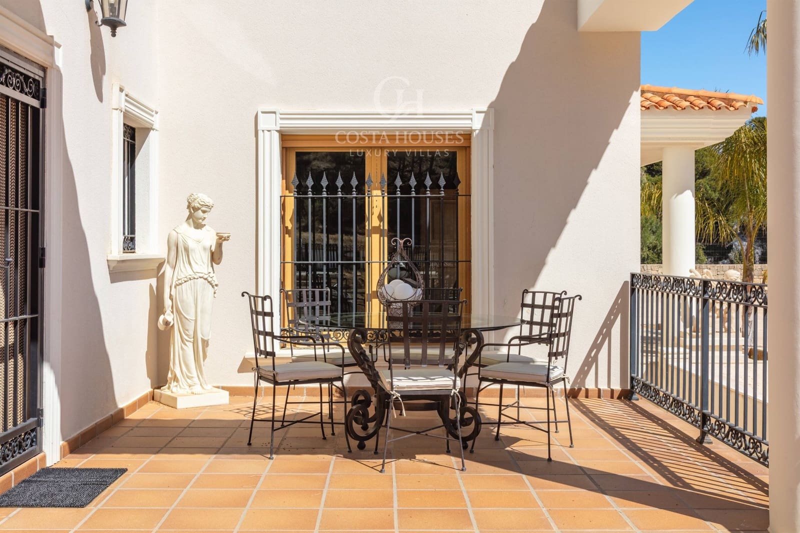 5 bedroom Villa for sale in Benimantell with pool garage - € 2,400,000 (Ref: 9751986)