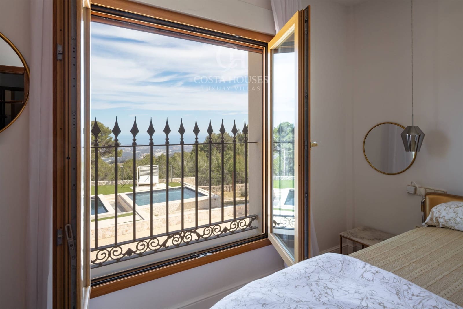 5 bedroom Villa for sale in Benimantell with pool garage - € 2,400,000 (Ref: 9751986)