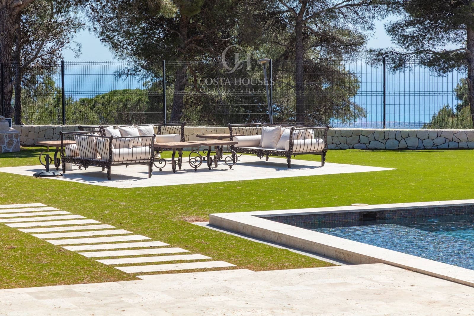 5 bedroom Villa for sale in Benimantell with pool garage - € 2,400,000 (Ref: 9751986)