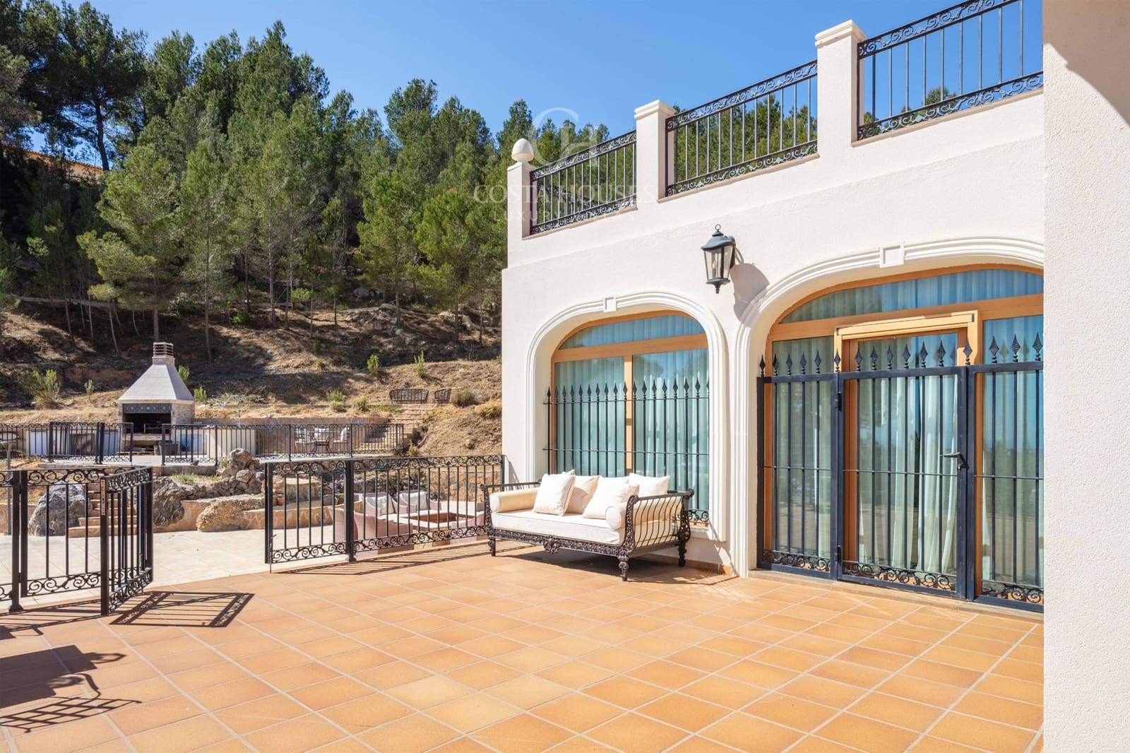 5 bedroom Villa for sale in Benimantell with pool garage - € 2,400,000 (Ref: 9751986)